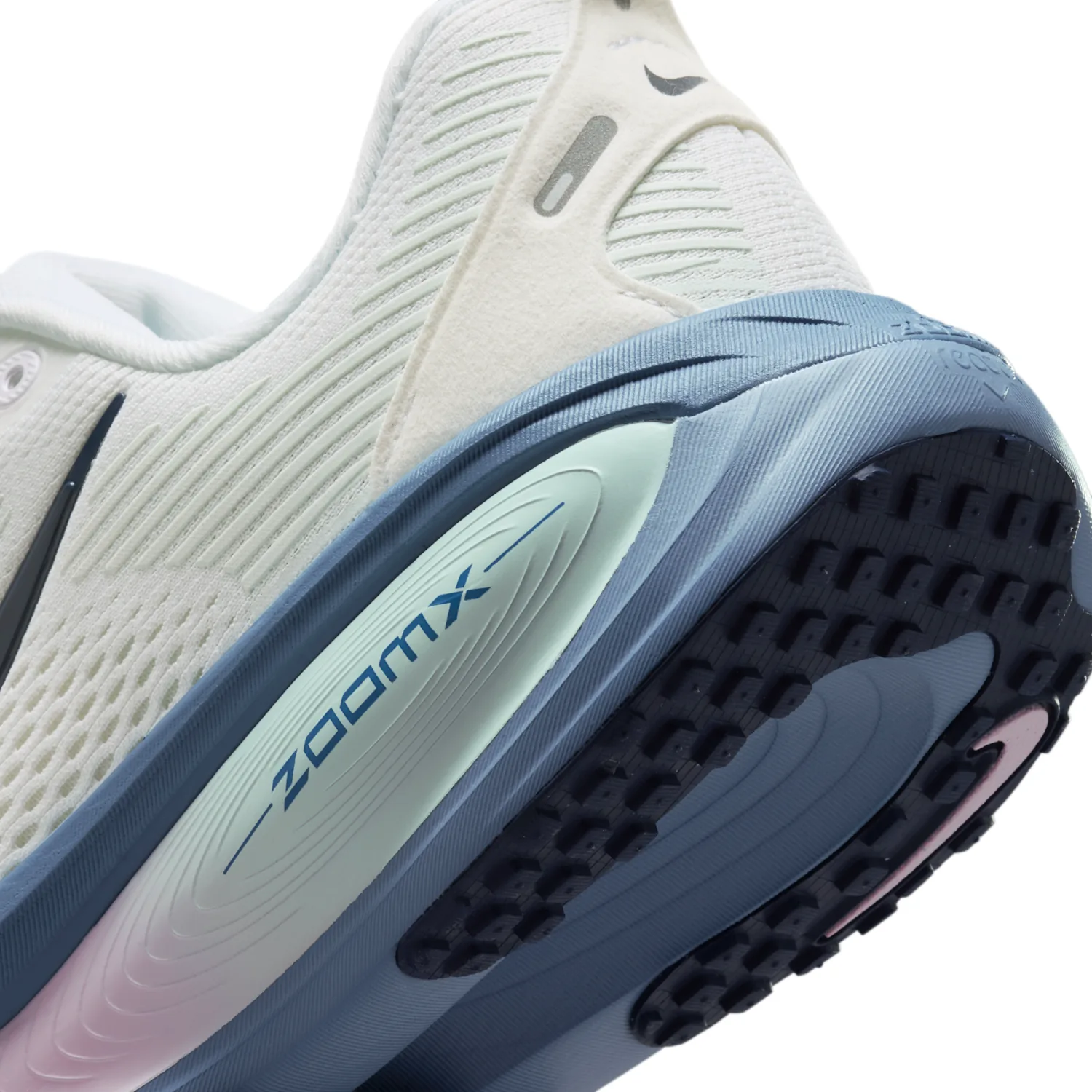 Nike Vomero 18 image 8