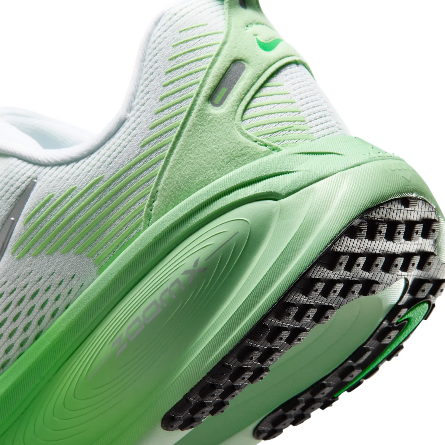 Nike Vomero 18 image 8