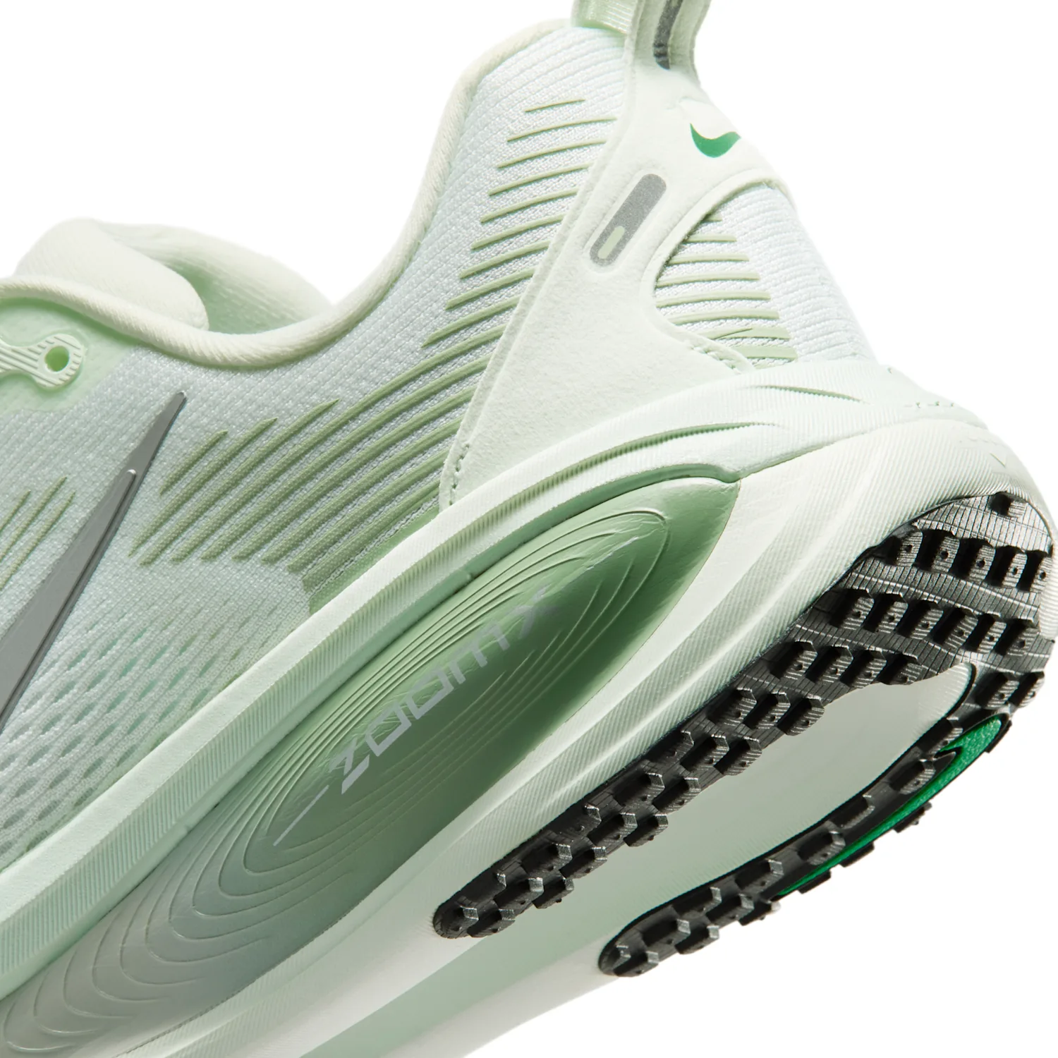 Nike Vomero 18 image 8