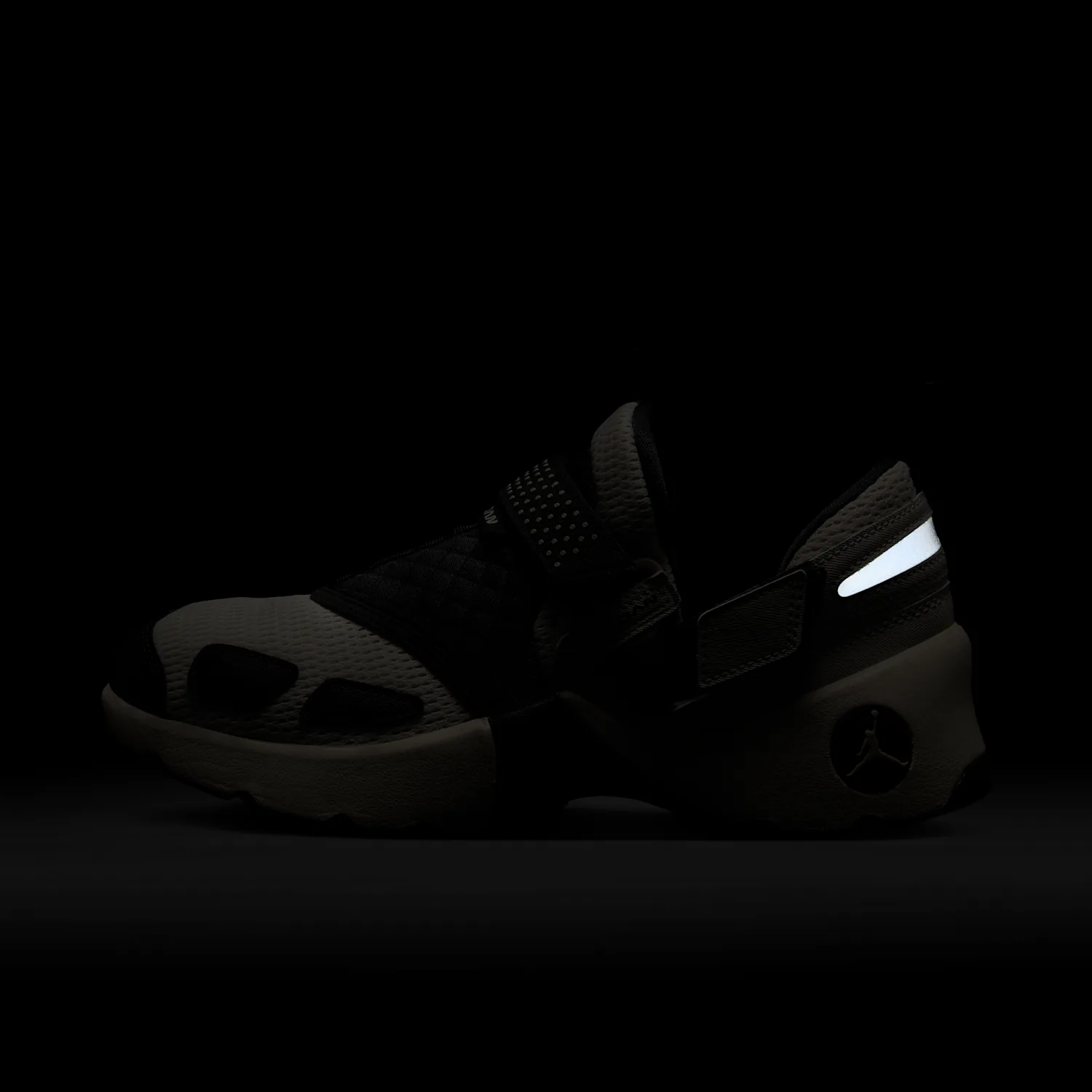 Jordan Trunner LX image 2