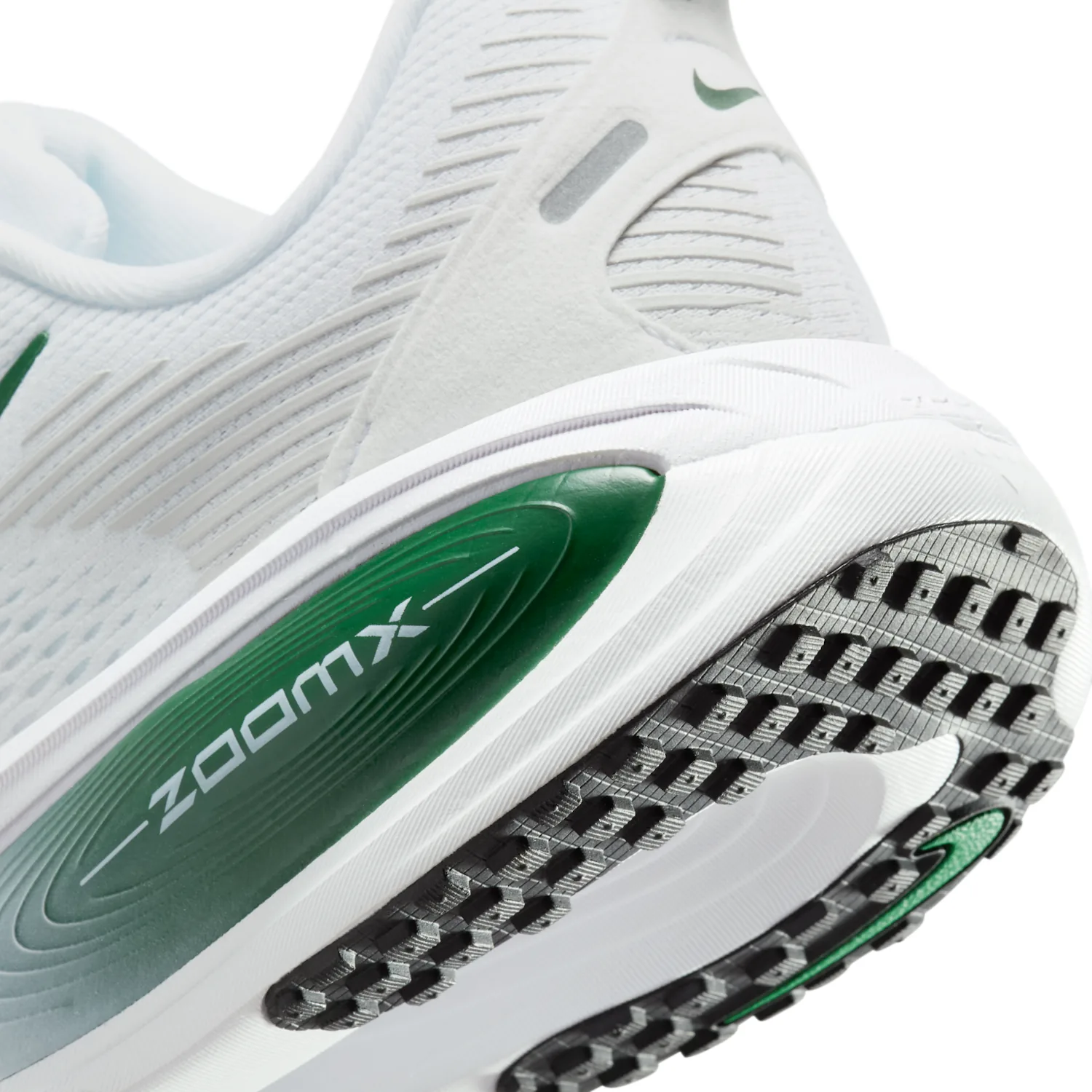 Nike Vomero 18 image 8