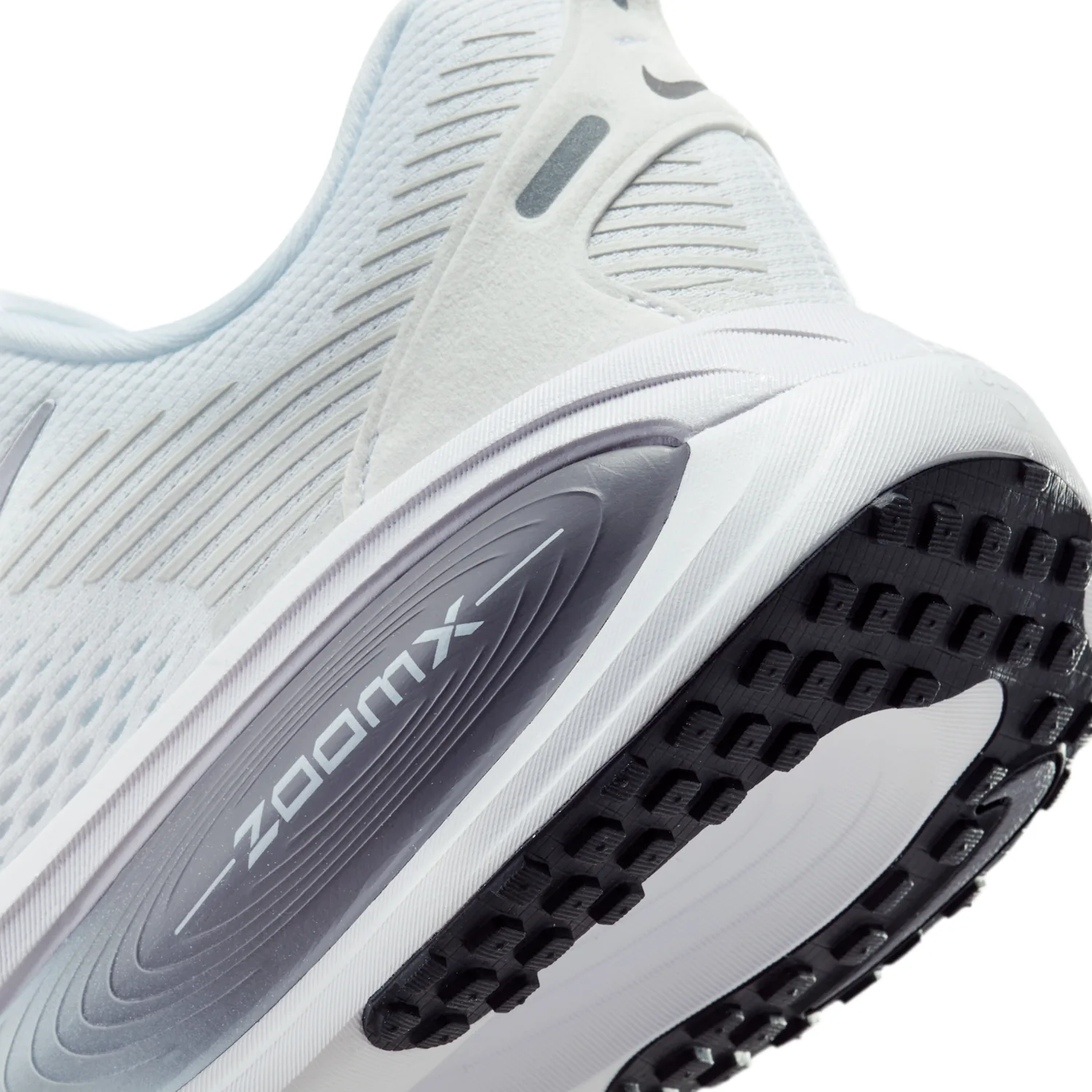 Nike Vomero 18 image 8