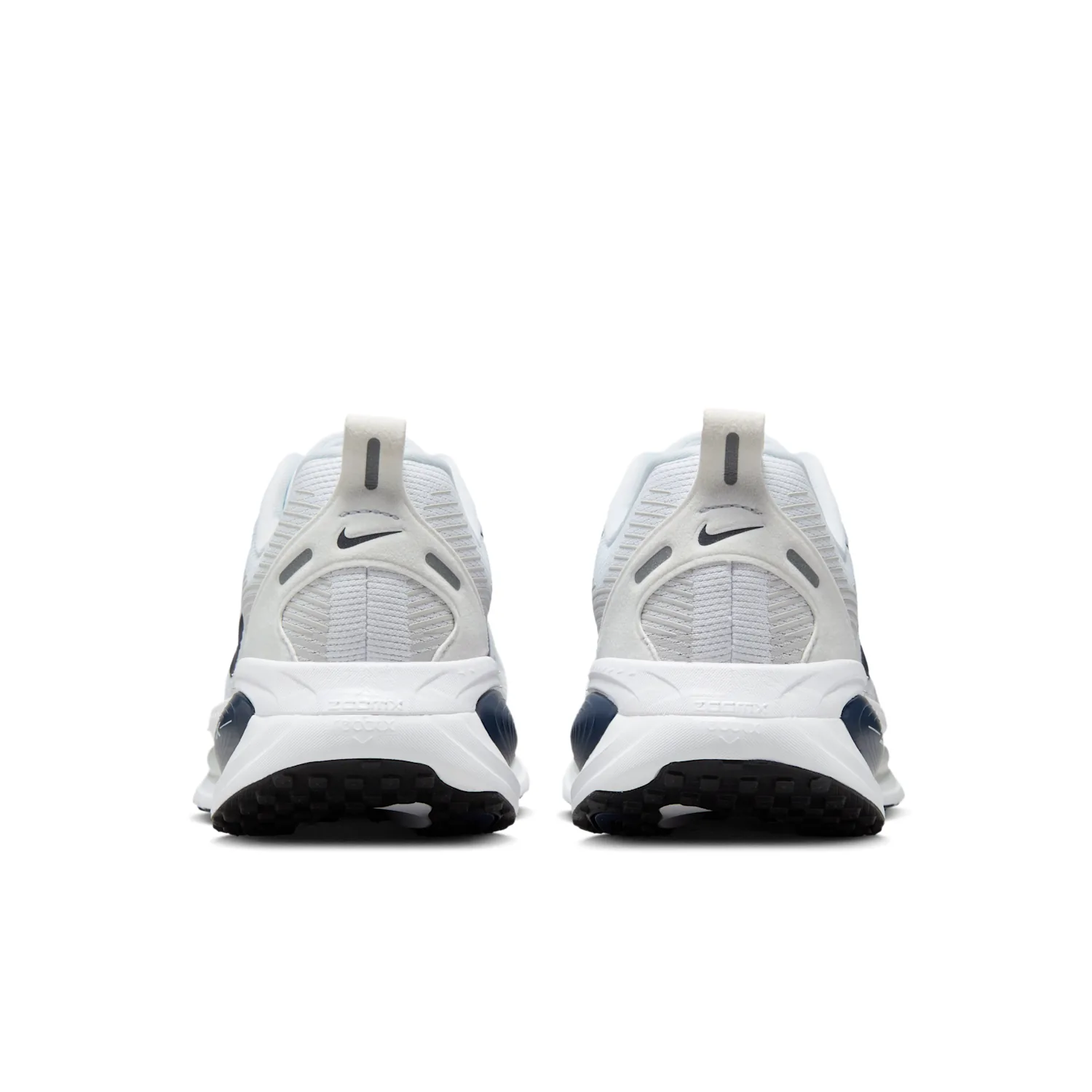 Nike Vomero 18 image 6