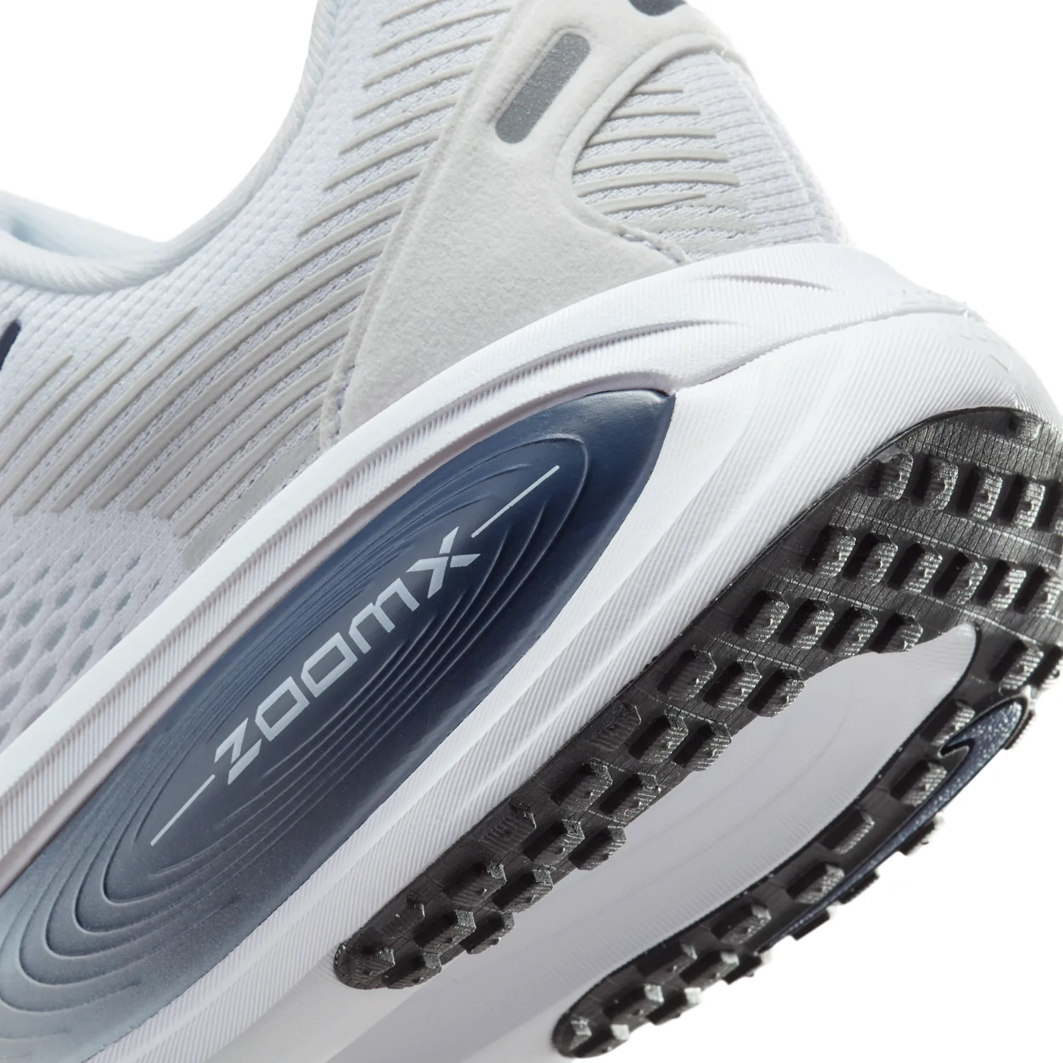 Nike Vomero 18 image 8