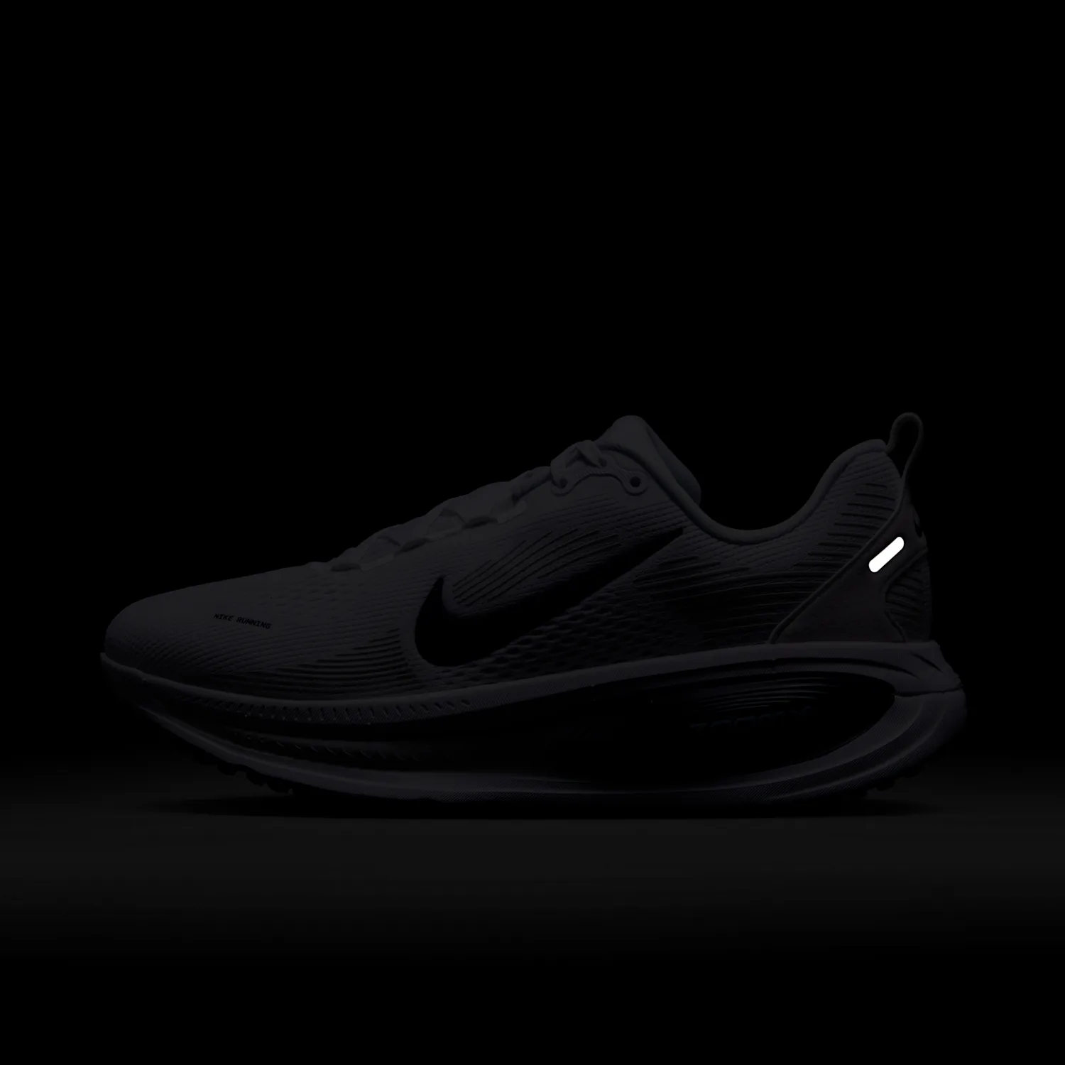 Nike Vomero 18 image 9