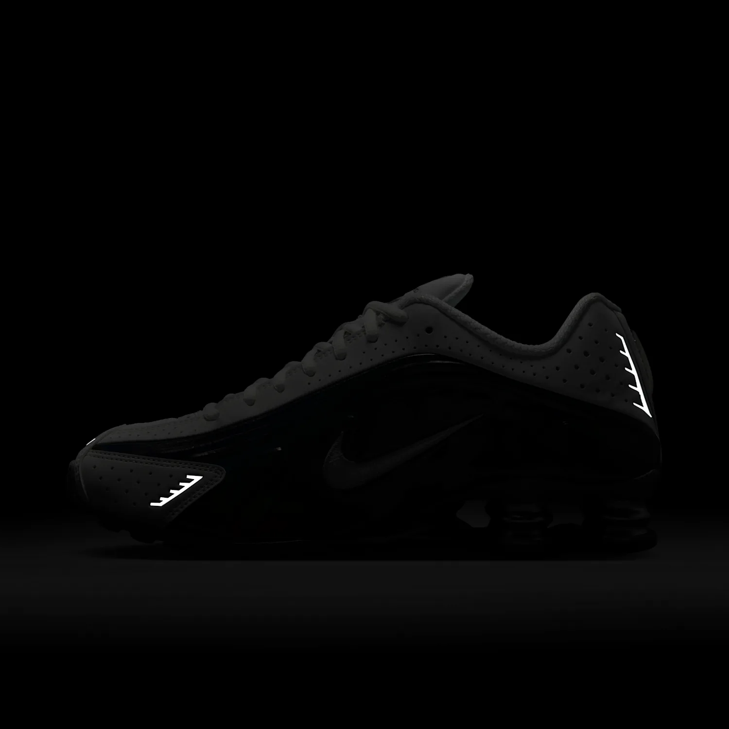 Nike Shox R4 image 4