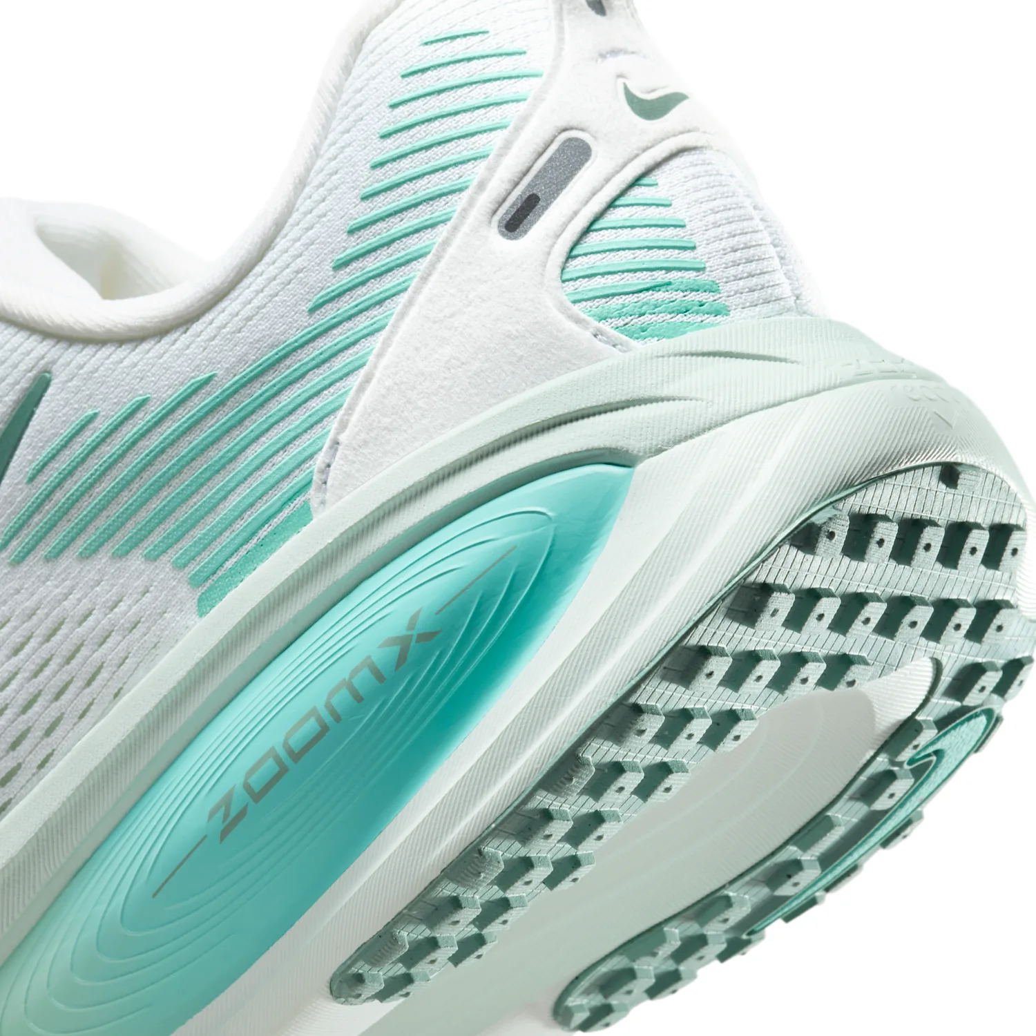 Nike Vomero 18 image 8