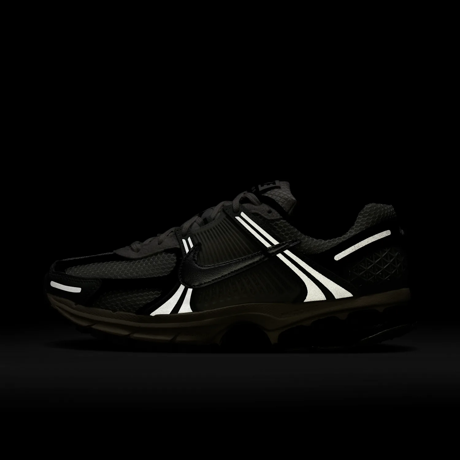 Nike Zoom Vomero 5 image 9