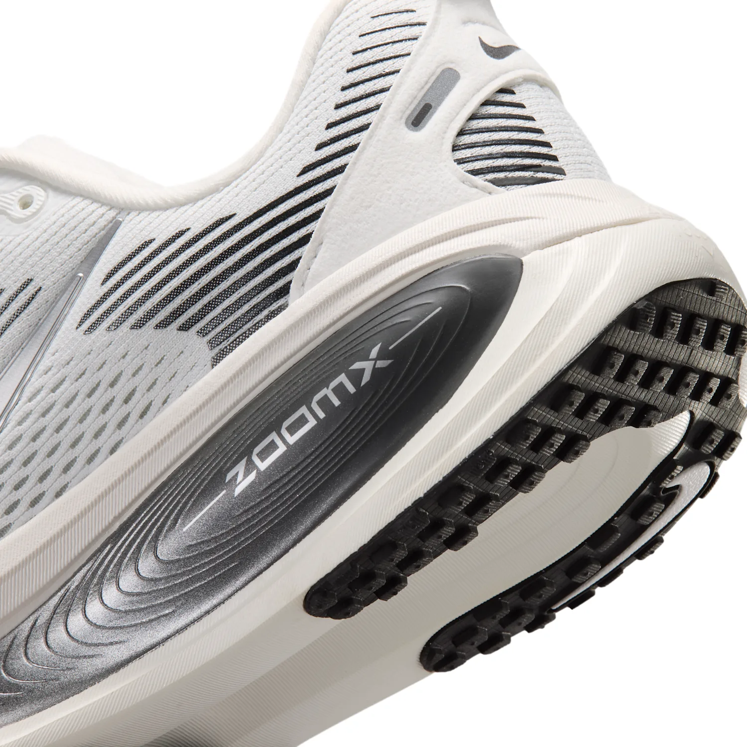 Nike Vomero 18 image 8