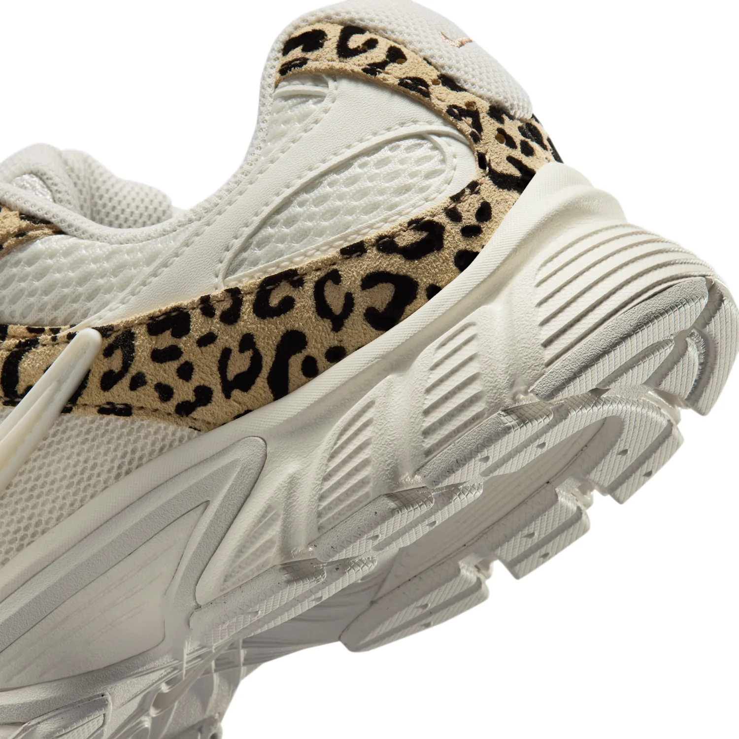 Nike V5 RNR Suede image 8