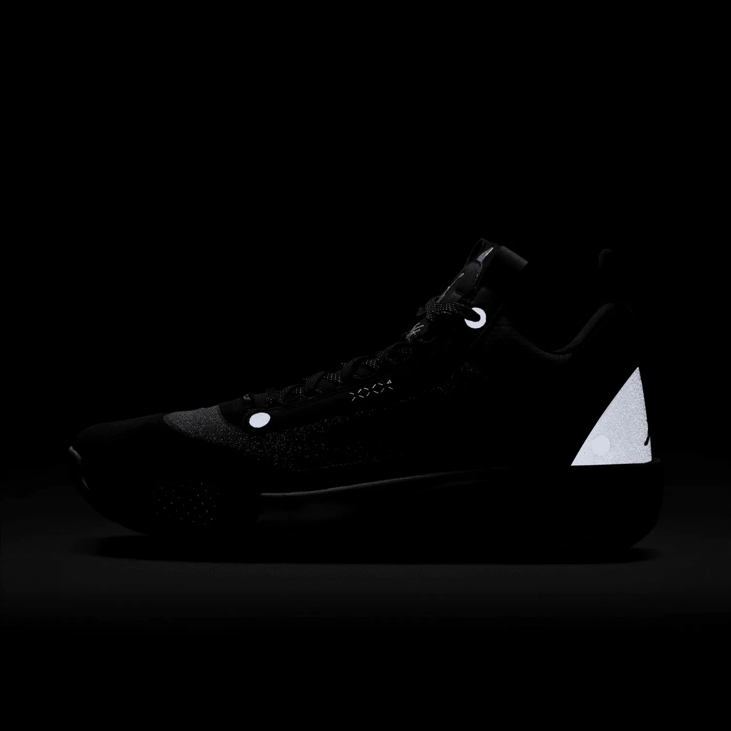 Air Jordan XXXIV Low Heritage image 3