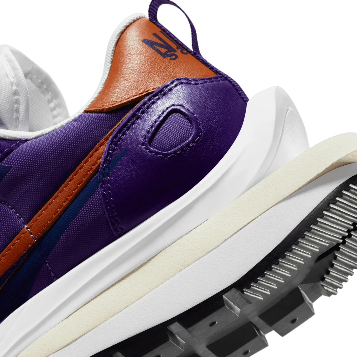Nike VaporWaffle Sacai Dark Iris image 9
