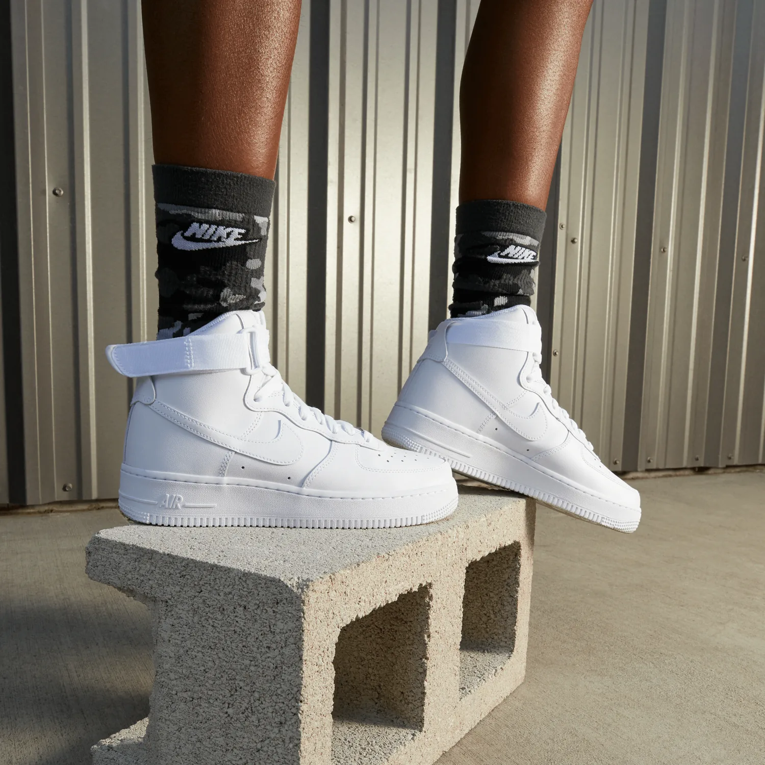 Nike Air Force 1 High Shoes image 4
