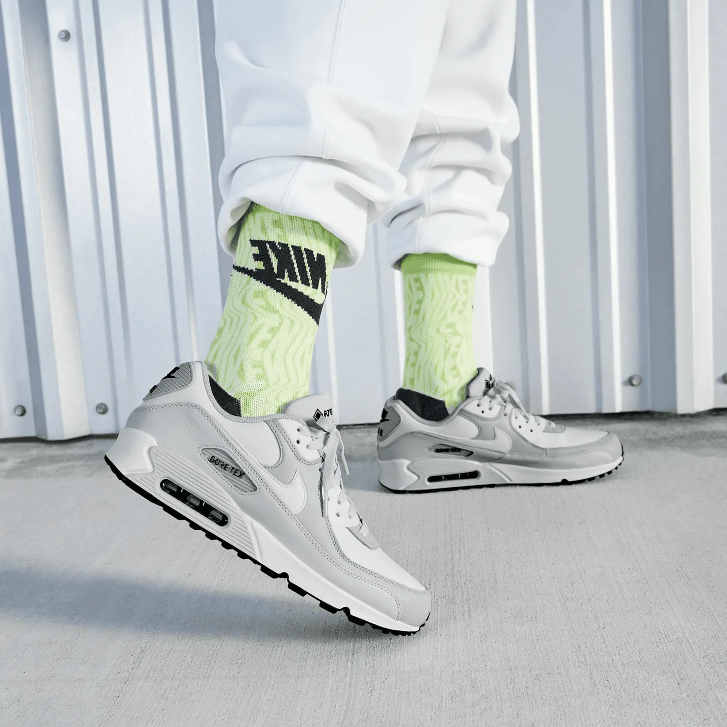 Nike Air Max 90 Gore-Tex Photon Dust image 2