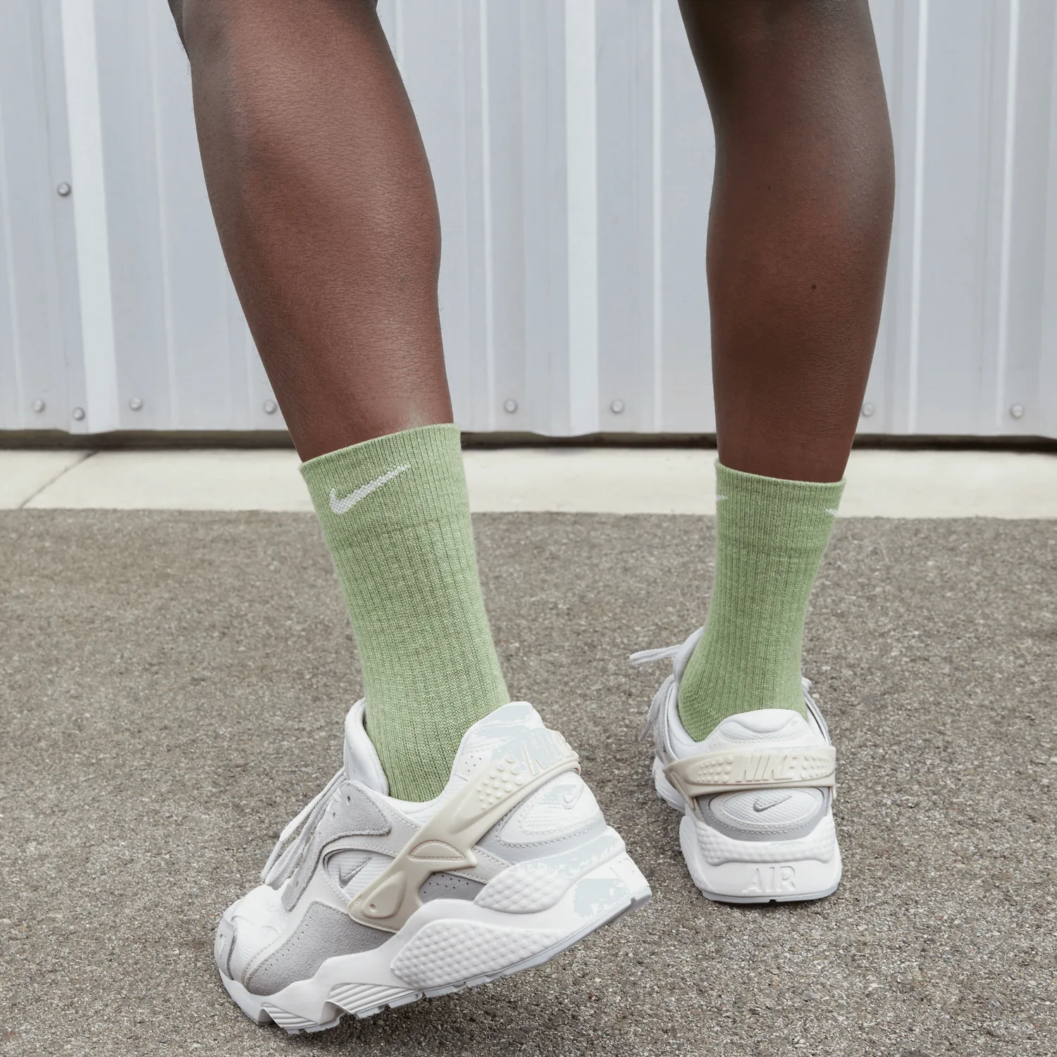 Nike Air Huarache Runner Summit White Metallic Silver image 2