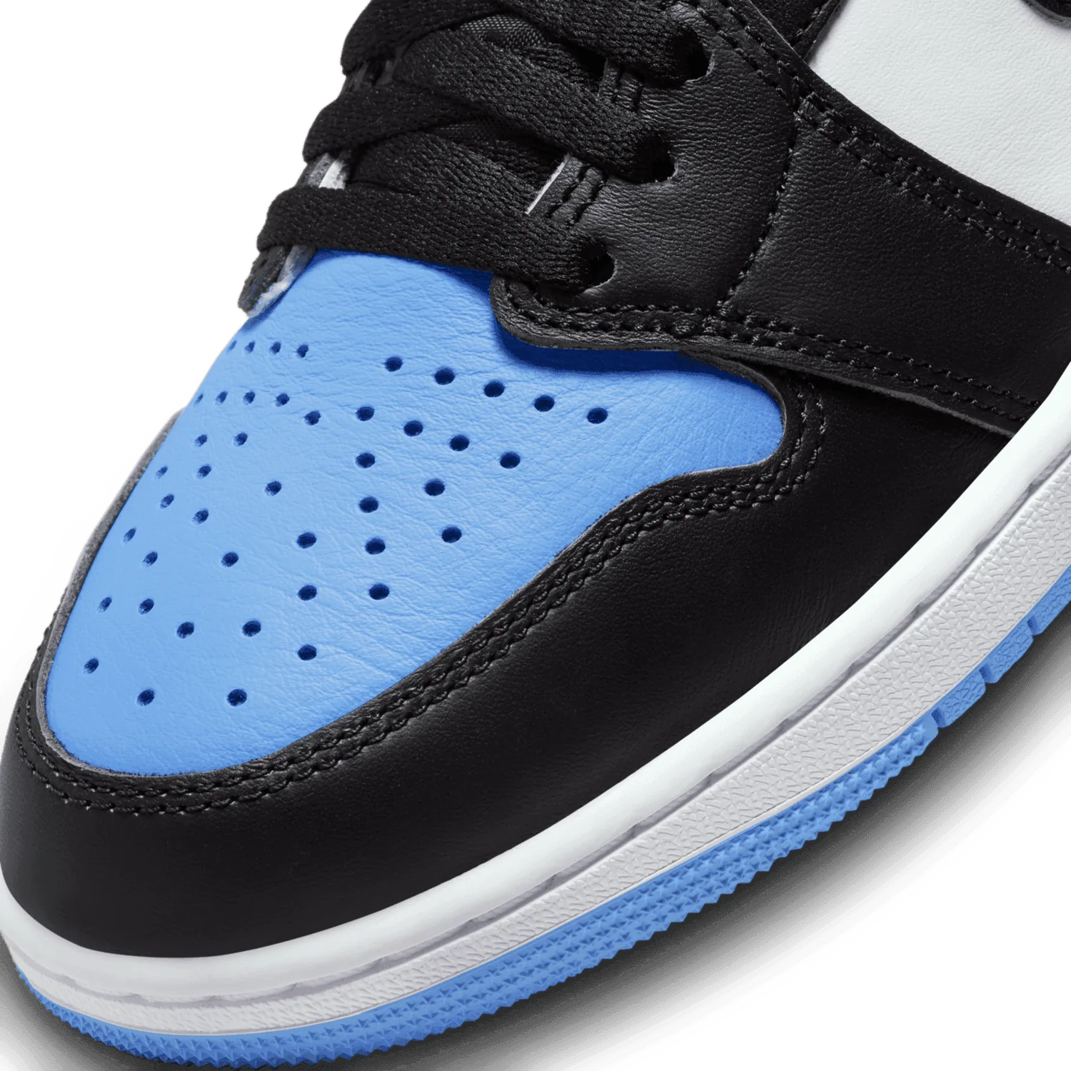 Air Jordan 1 Retro High OG UNC Toe image 5