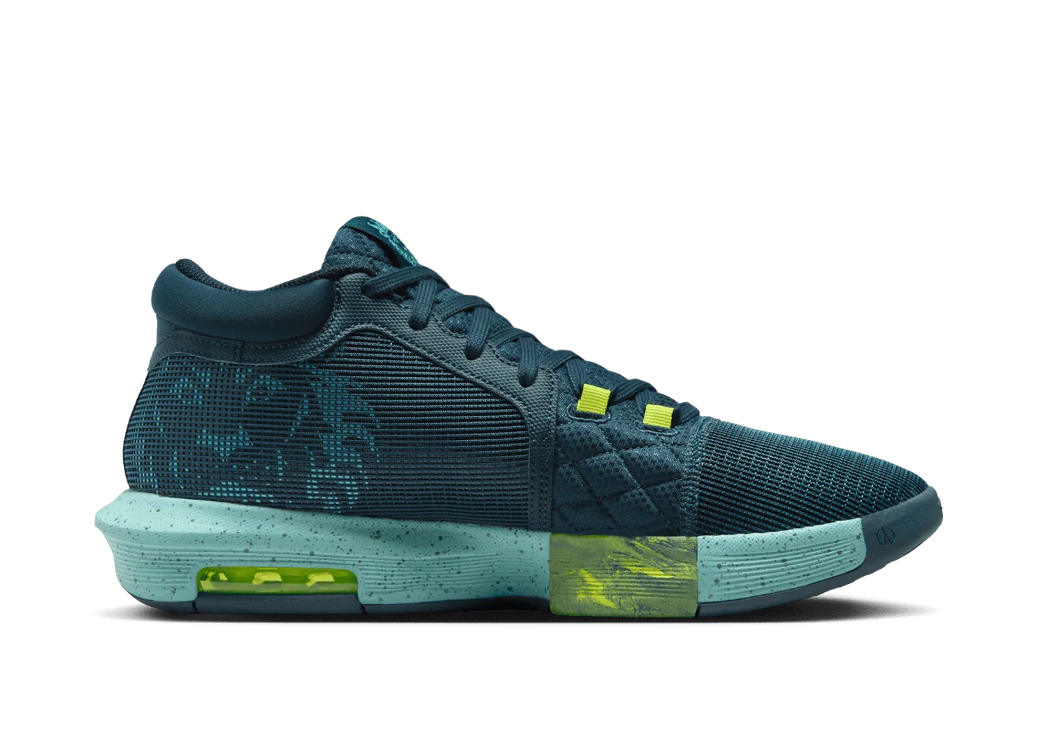 Nike LeBron Witness 8 Basketball