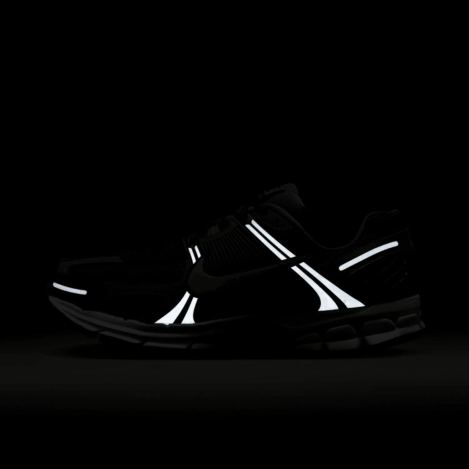 Nike Zoom Vomero 5 Black Picante Red image 2
