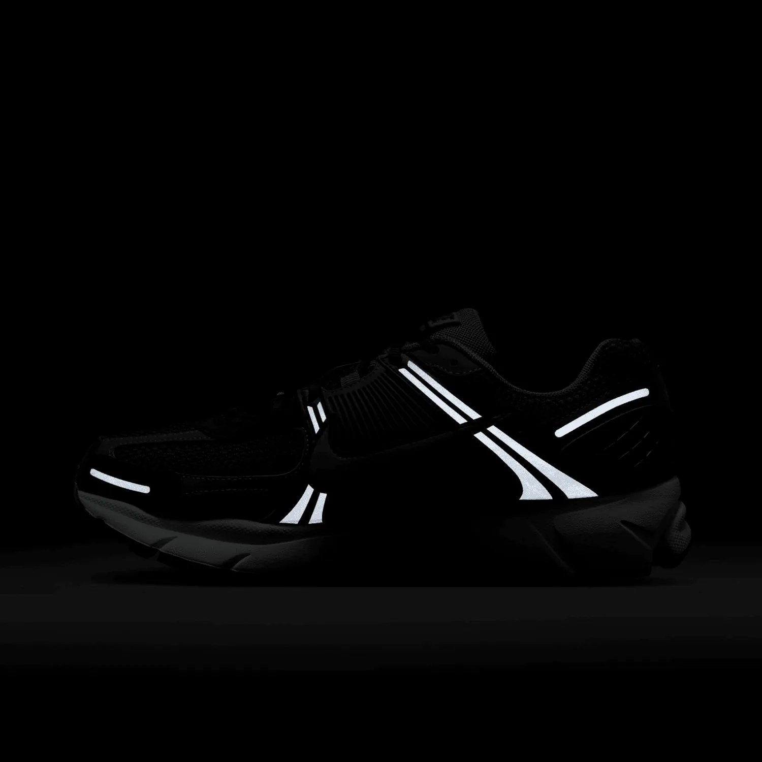 Nike Zoom Vomero 5 Black Picante Red image 3