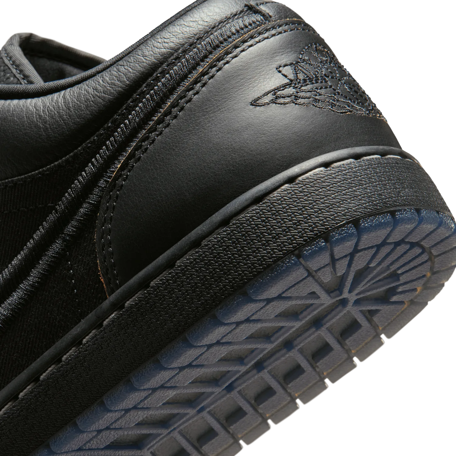 Air Jordan 1 Low SE Maneki-Neko image 3