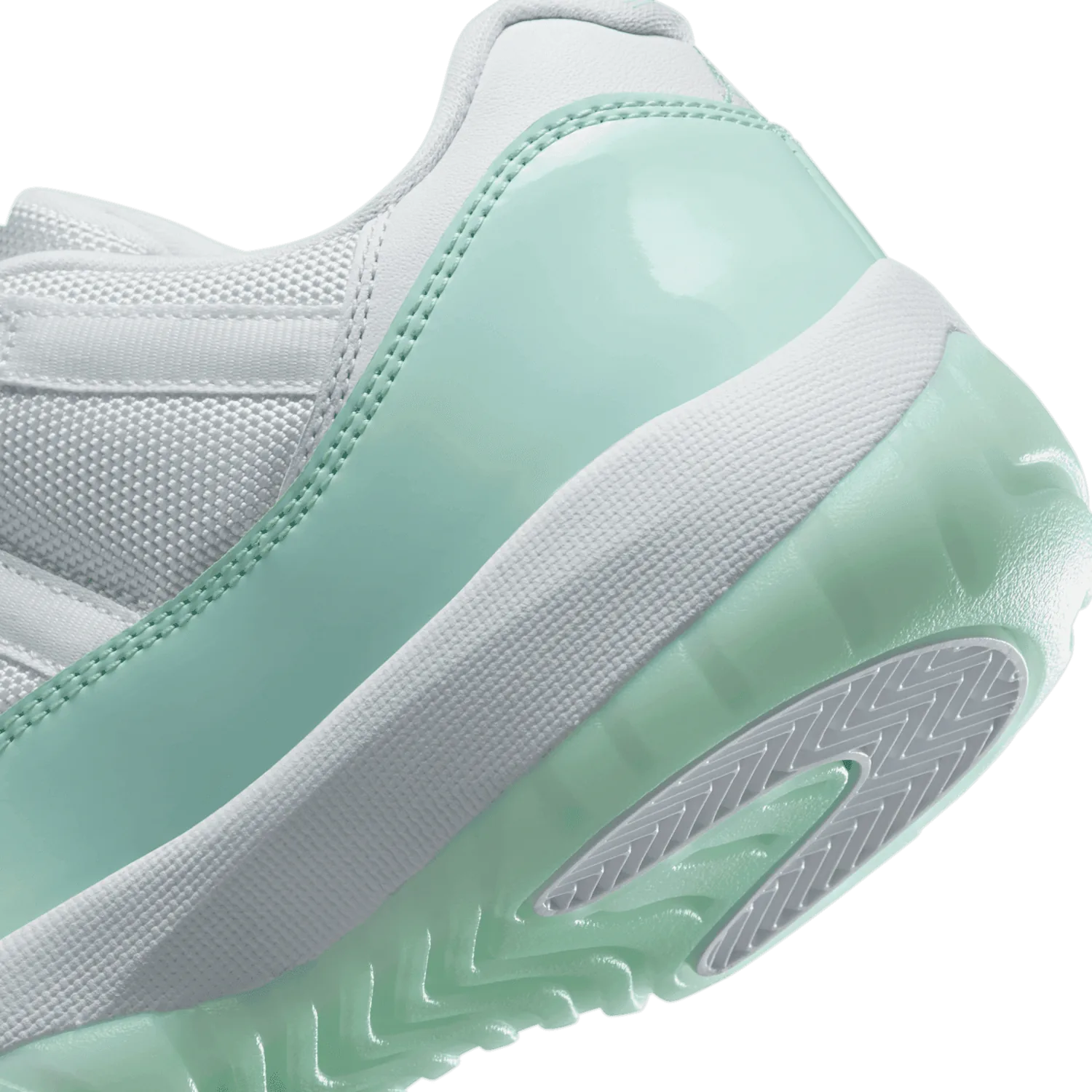 Air Jordan 11 Retro Low Igloo (W) image 5