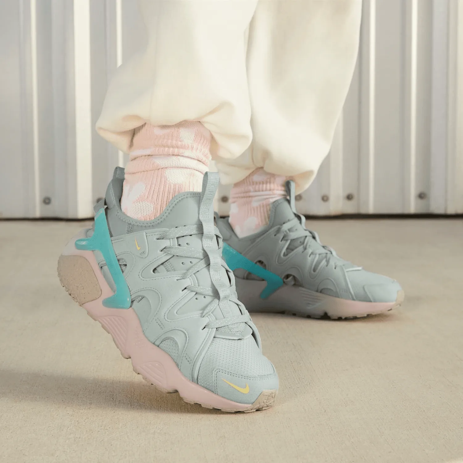 Nike Air Huarache Craft Light Silver Citron Tint (W) image 9