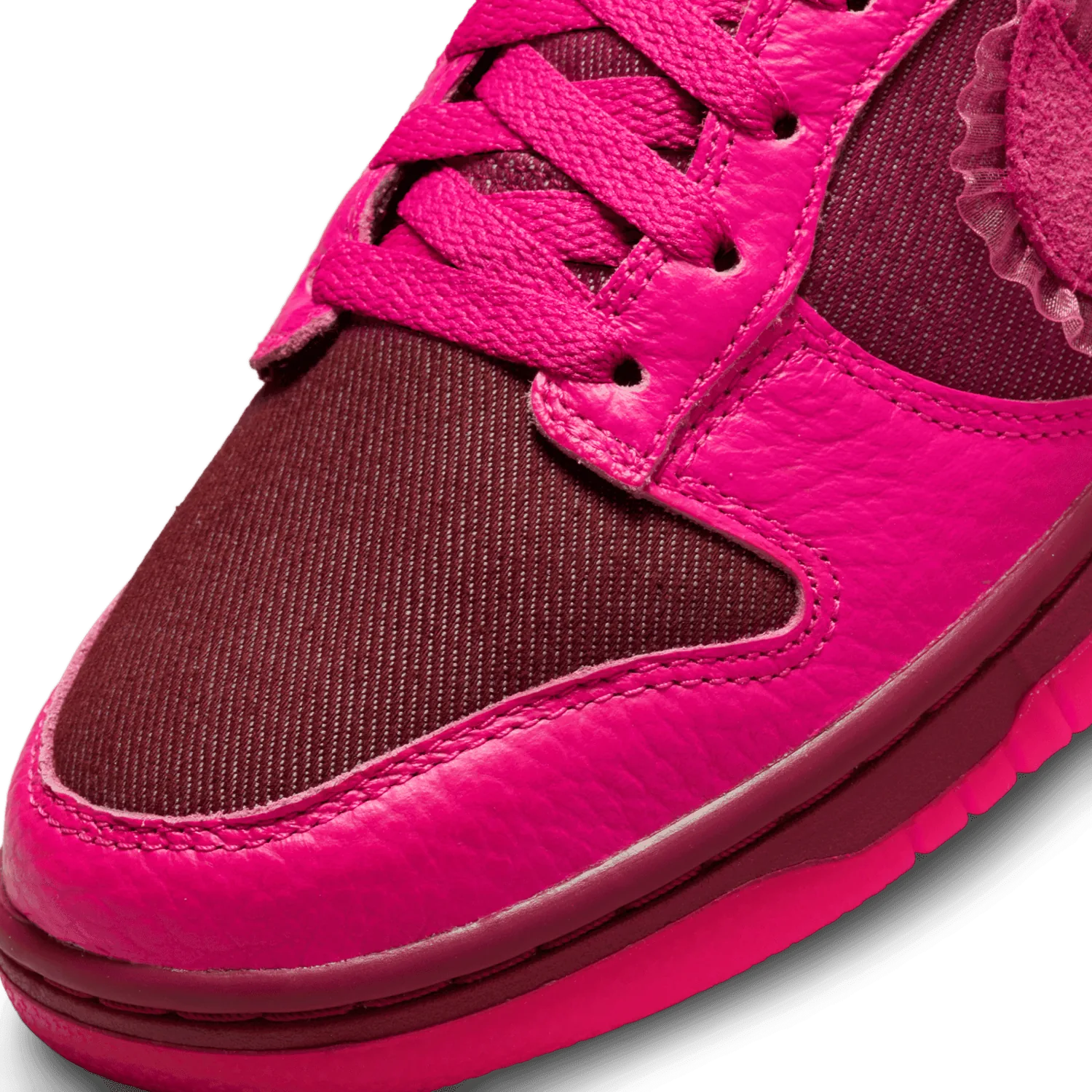 Nike Dunk Low Valentine's Day 2022 (W) image 6