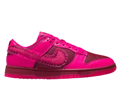 Nike Dunk Low Valentine's Day 2022 (W)
