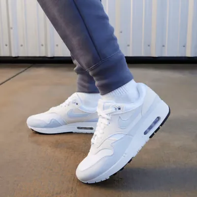 Nik Air Max 1 Football Grey (W)