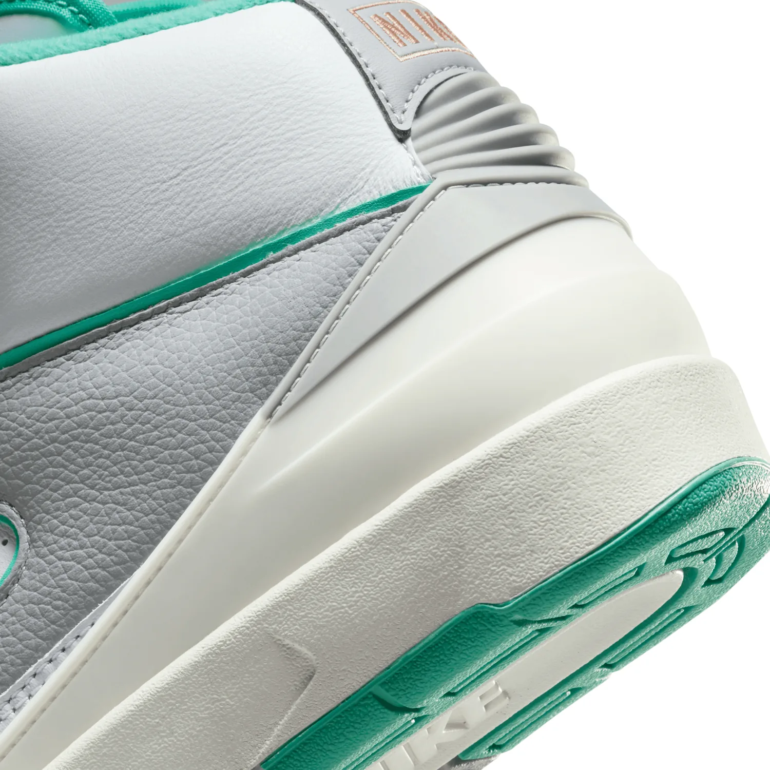 Air Jordan 2 Retro Crystal Mint (W) image 8