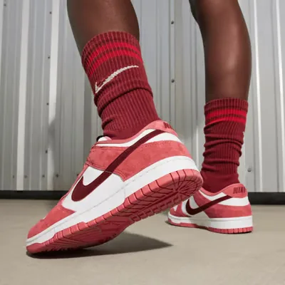 Nike Dunk Low Valentine's Day (2024) (W)