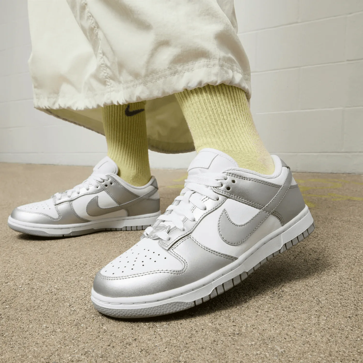 Nike Dunk Low Liquid Metal Silver (W) image 3