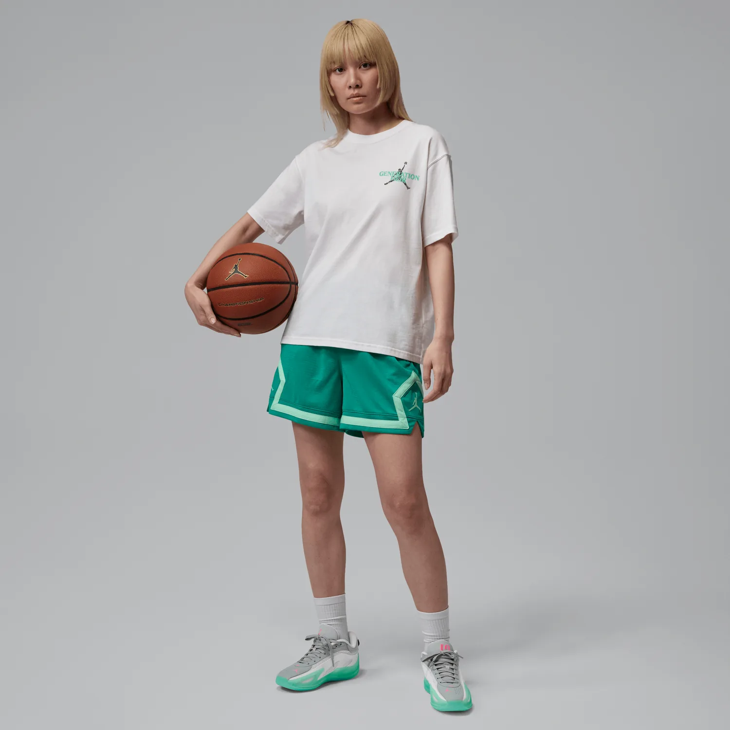 Jordan Heir Series 2 White Metallic Silver (W) image 4